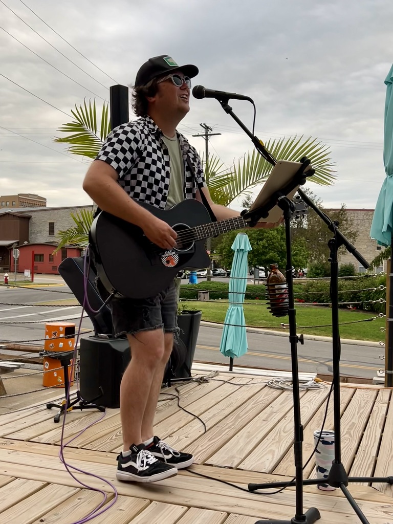 Live band performing at Paddle Bar on the Sandusky Bay waterfront