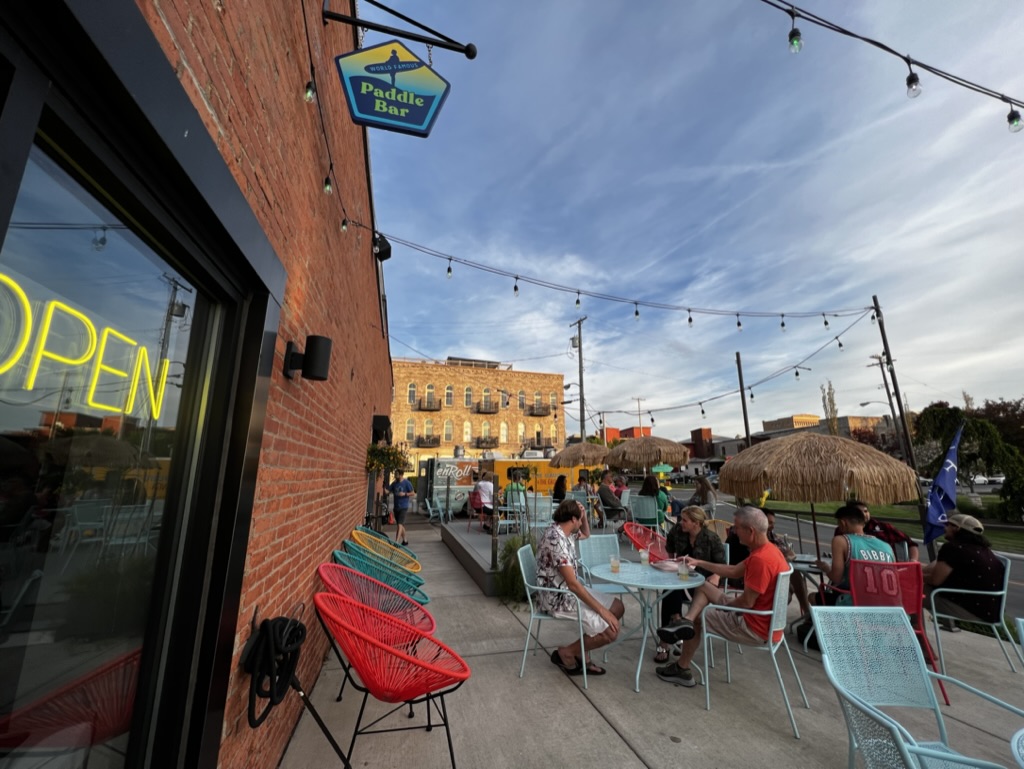 Evening atmosphere at Paddle Bar waterfront tiki bar Sandusky